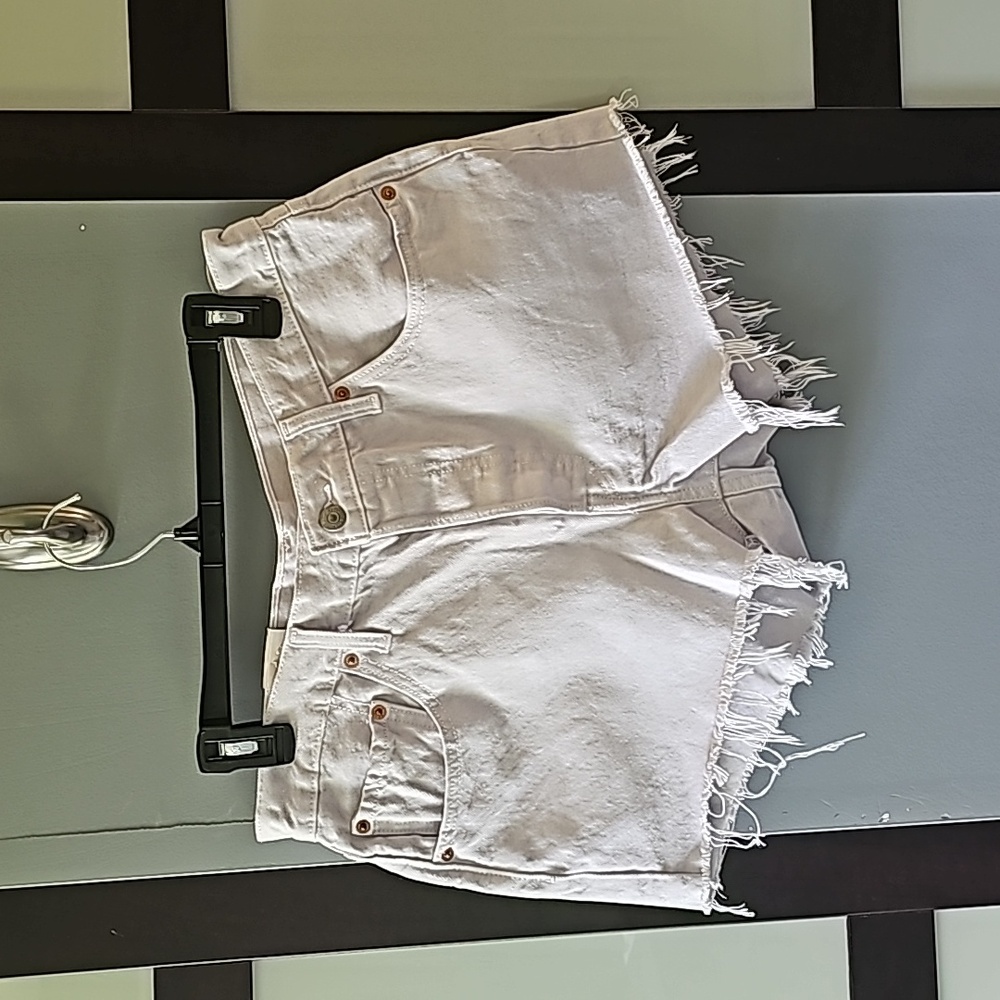 Light purple Levi 501 denim cutoff shorts